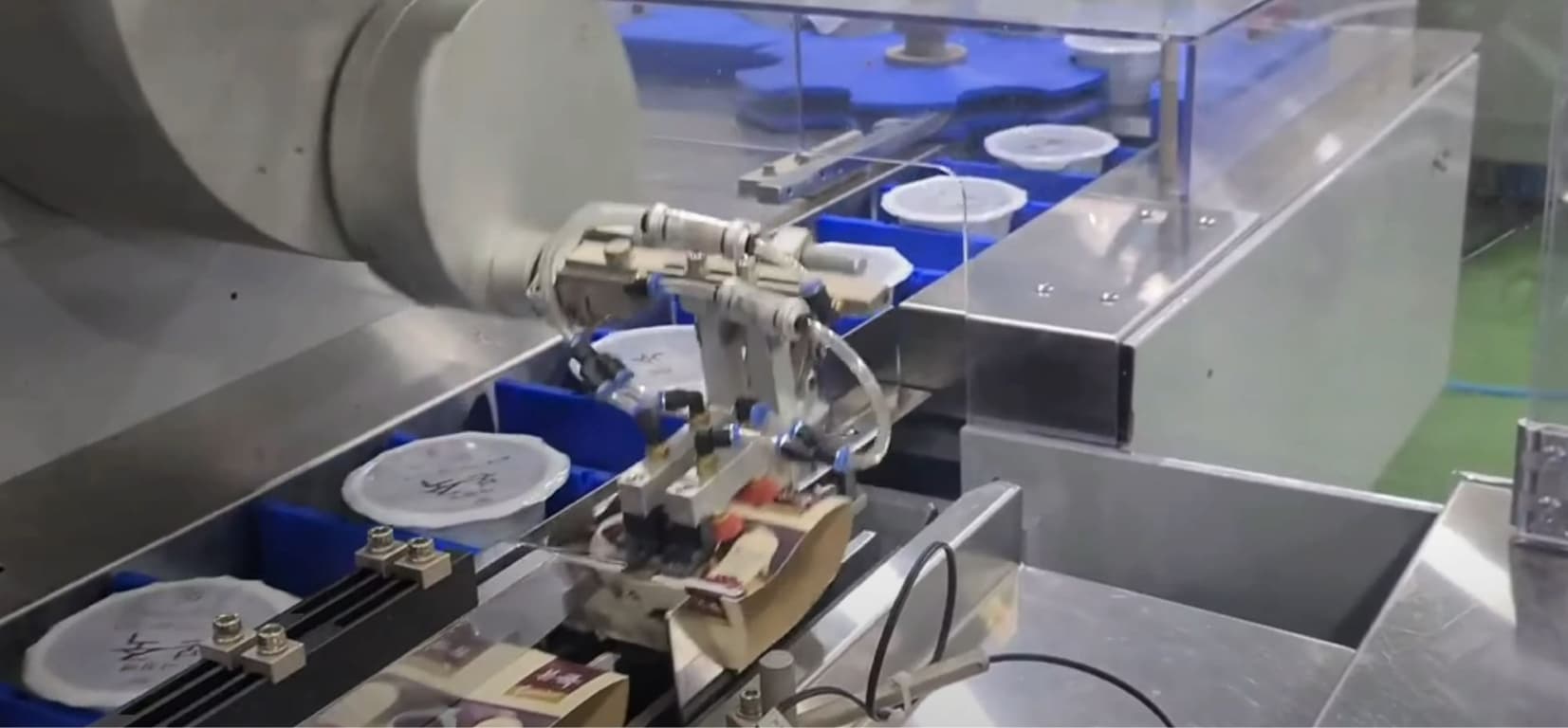 Ready-to-eat meal packaging machine